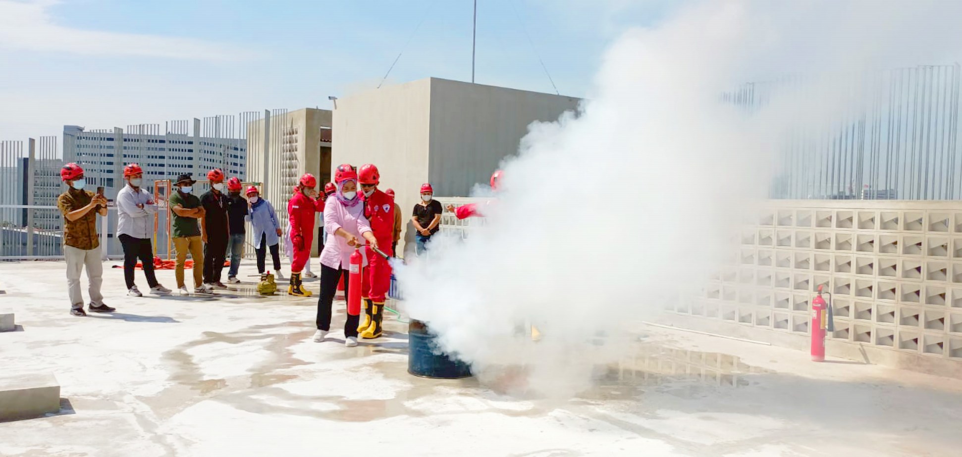 first aid fire training pelatihan kebakaran diklat PMI PMR KSR relawan palembang korps Red Cross Indonesia website